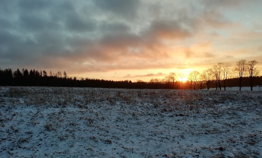 Sonnenaufgang heute Morgen in Sophienhof bei -5 Grad. (Foto: W.Jörgens)