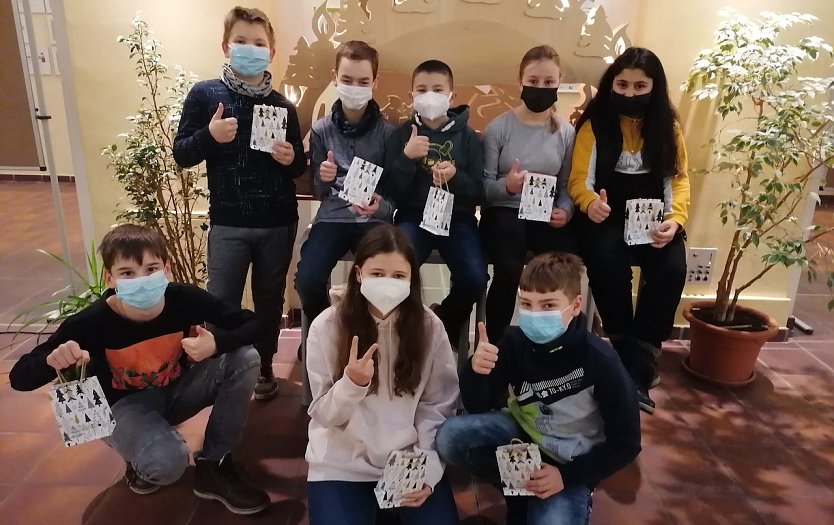 Freude bei den Petrsbergschülern (Foto: Förderverein)