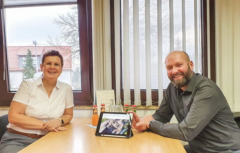 Bürgermeisterin Frau Schäffer und Marco Wohlenberg vom TVSK (Foto: Christian Schelauske)