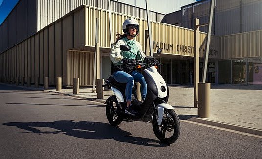 Der E-Roller: Mehr Aufwand in der Anschaffung, weniger Aufwand bei der Wartung. (Foto: Peugeot Motocycles)