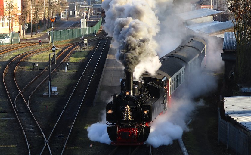 Der Nordhäuser Nikolaustag dampft in den Harz (Foto: B.Thielbeer)