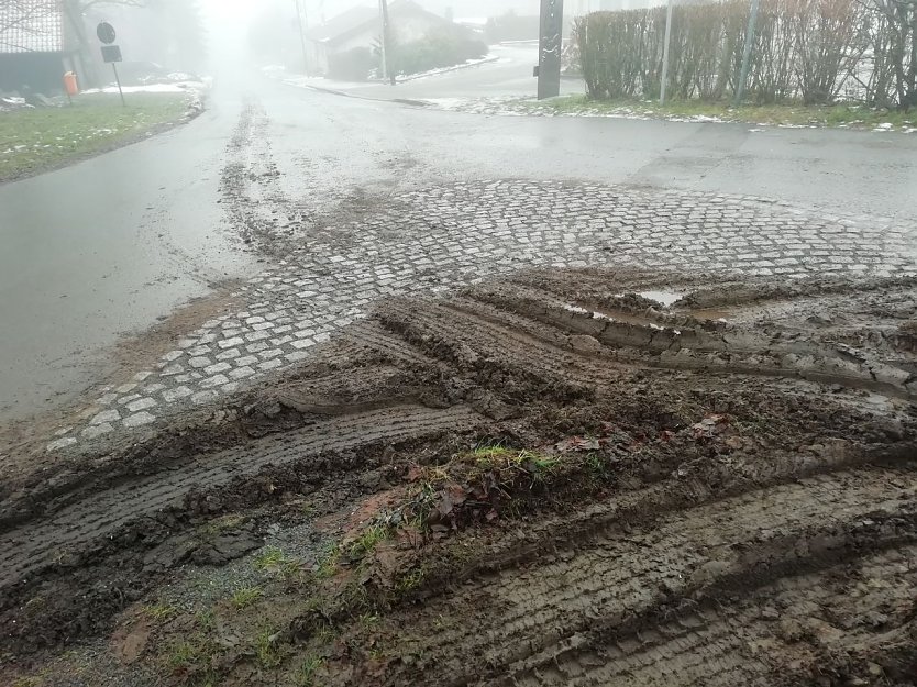 Muss das sein? Zerfahrenes Terrain in Sophienhof  (Foto: W. Jörgens)