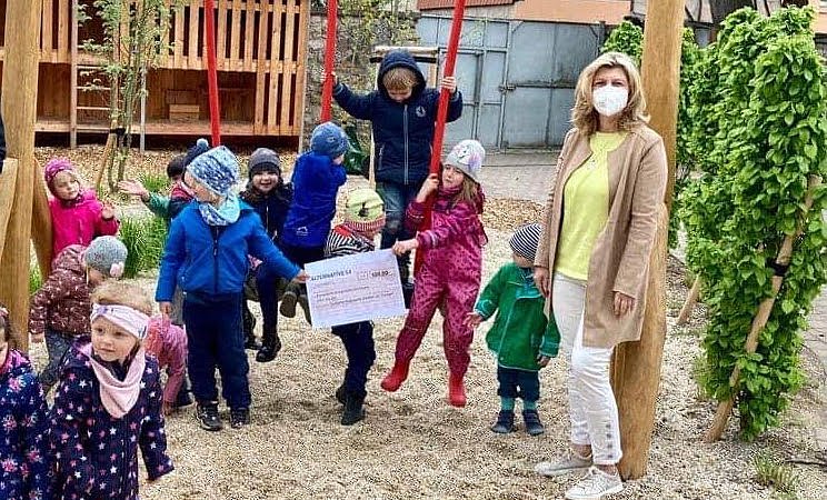 Spende an den F&ouml;rderverein des evangelischen Kindergartens Elisabeth von Th&uuml;ringen in M&uuml;hlhausen am 17.05.2021 (Foto: C.Eger)