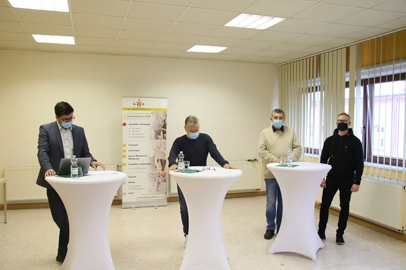 Beim Kreissportbund blickten Gesch&auml;ftsf&uuml;hrer Patrick B&ouml;rsch (links) und Pr&auml;sident Gert Str&ouml;mer (Mitte) heute auf das Jahr zur&uuml;ck (Foto: agl)