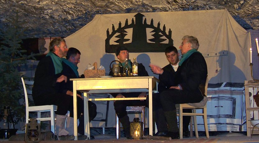 Mettenschicht in der Barbarossahöhle (Foto: Barbarossahöhle) Mettenschicht in der Barbarossahöhle (Foto: Barbarossahöhle)