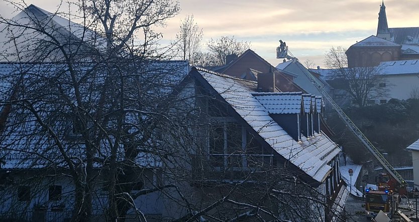 Die Kameraden der eingesetzten Feuerwehren avancierten am ersten Feiertag wieder einmal zu wahren Helden. (Foto: Sören Stöbe)