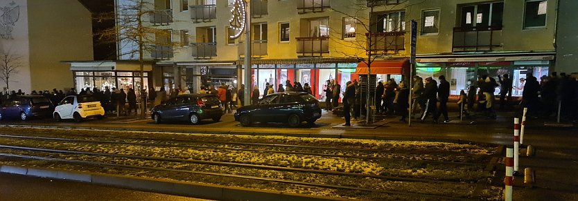 Rund 500 mögen es heute Abend gewesen sein, die durch Nordhausen spazierten (Foto: nnz)