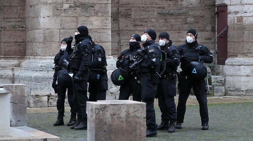 Thüringer Polizei im Einsatz bei Protestaktionen gegen Coronamaßnahmen (Foto: S.Dietzel)