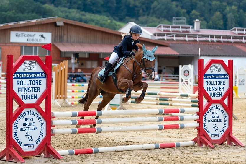 Auf's Treppchen gesprungen: Lilly Charlott Freitag auf Nathalie (Foto: S. Siersleben)