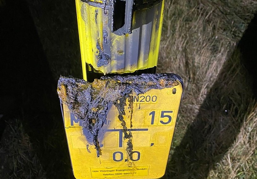 Angekokeltes Schild in Niedersachswefen (Foto: PI NDH)