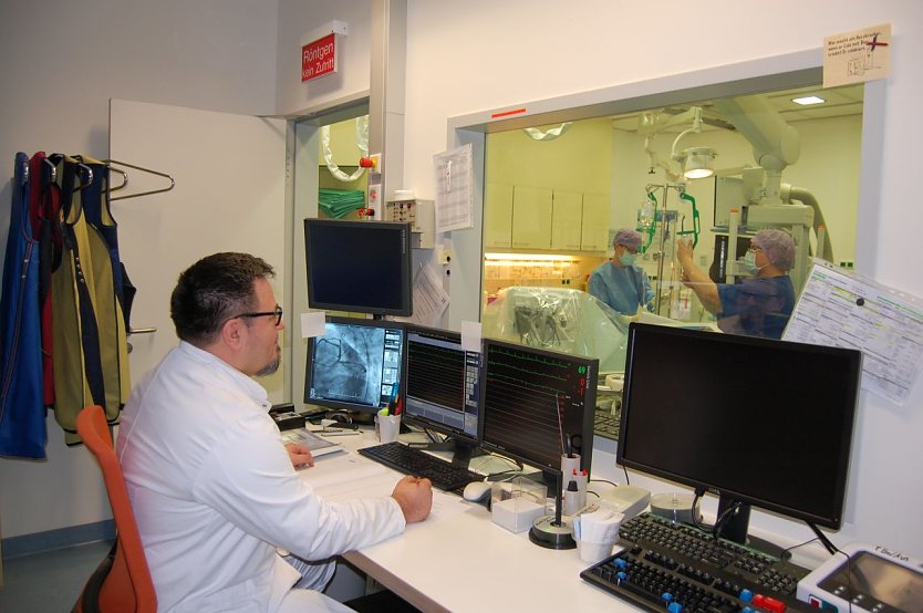 Chefarzt Krum Petrov im Herzkatheterlabor (Foto: Helios Kliniken Mansfeld-Südharz GmbH )