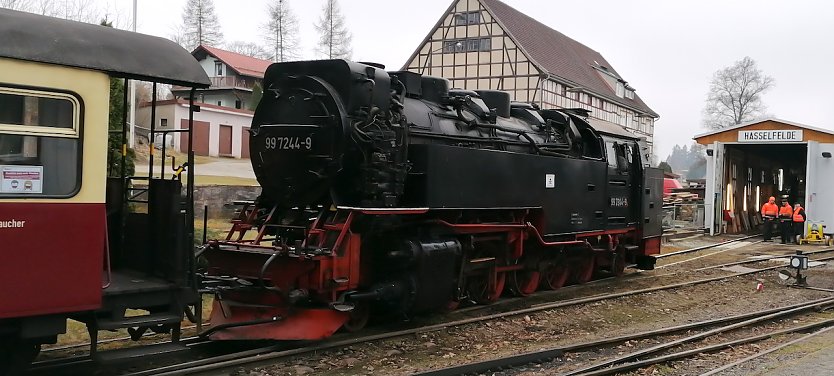 Dampflok 99 7244 wurde heute in Hasselfelde aus ihrem langjährigen Domizil geholt. (Foto: D.Bahnsen/HSB)