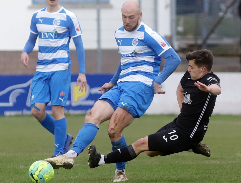 Felix Schwerdt im Einsatz gegen den FC Einheit Wernigerode (Foto: M.Liedke)