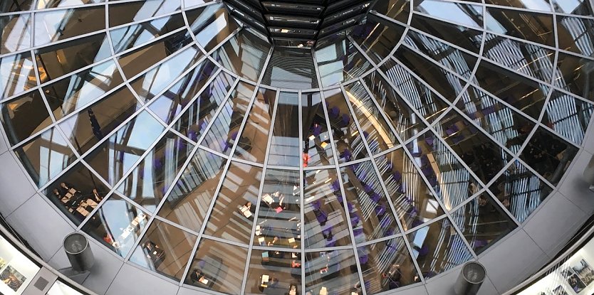 Im Reichstagsgebäude (hier ein Blick aus der Kuppel) ist heute die Einführung einer Impfpflicht gegen Corona abgelehnt worden. (Foto: nnz-Archiv)