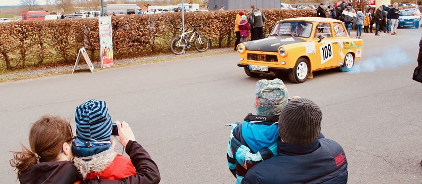 Die 50. Roland-Rallye startete heute auf dem Scheunenhof (Foto: agl)