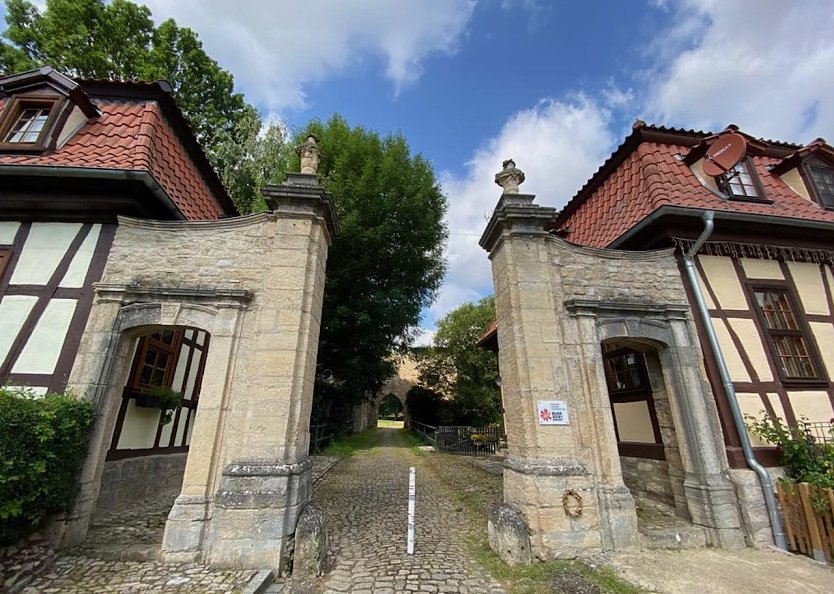 Eingang zum Schlossgarten Ebeleben (Foto: Eva Maria Wiegand)