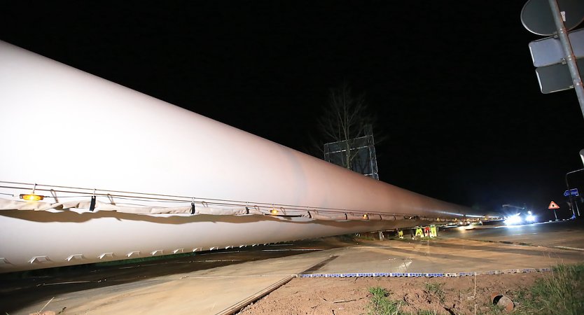 Windradfl&uuml;gel werden geliefert (Foto: S.Dietzel)