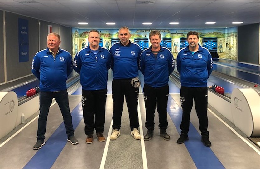 KSV92 Ro&szlig;leben Sen.I nach dem Spiel gg. SpG Ilmtal I v.l.nr.: Steffen Steinbrecher; Knut Herzau; Kapit&auml;n Uwe Lewinski; Thomas Gensch und Kl.-D.Arnold (Foto: Kegeln�KSV 92 Ro&szlig;leben)