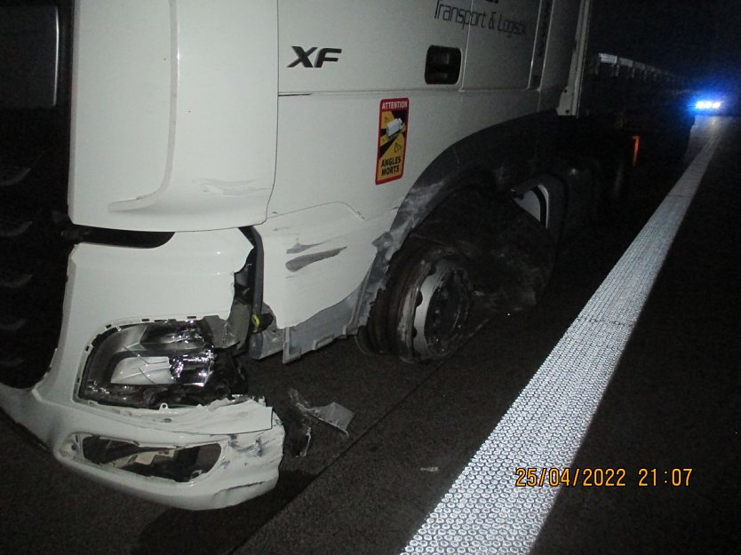 Schaden am Lkw (Foto: Landespolizeiinspektion Nordhausen)