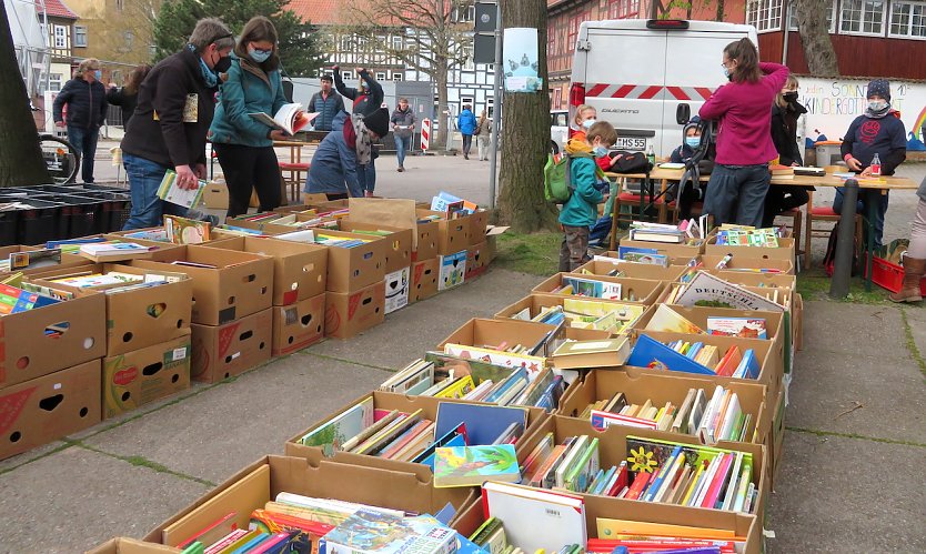 Büchermarkt an der Blasiikirche (Foto: F.Tuschy)