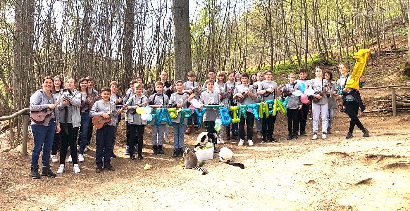 Geburtstagsfeier für Floyd mit Schülern der Franzbergschule im Affenpark Straußberg (Foto: S. Dietzel)