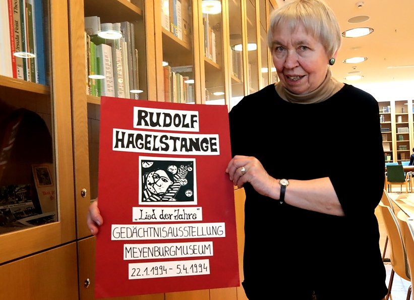 Helga Raschke hat der Stadt eine Ausstellungssammlung zu Rudolf Hagelstange überlassen (Foto: Stadtverwaltung Nordhausen)