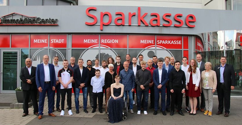 27 Sportchampions und zwei Sportbotschafter wurden heute  in der Kreissparkasse ausgezeichnet (Foto: agl)