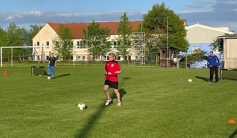 Kurzschulung zu neuen Ansätzen im Kinderfußball (Foto: S.Beer)