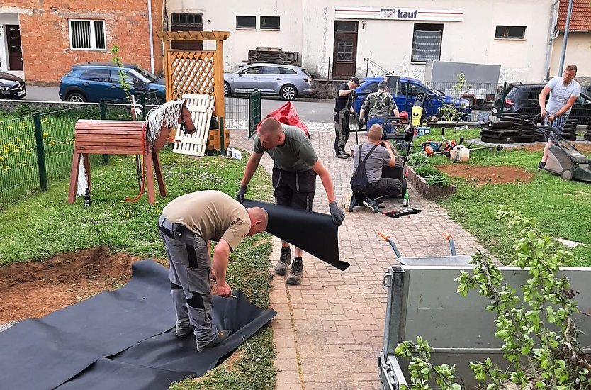 Wer fleißige Handwerker sehen wollte, war an Freitag im Kindergarten richtig (Foto: A.Levin)