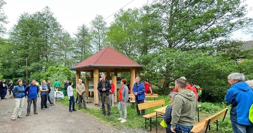 Harztor-Bürgermeister Stephan Klante und Ortschaftsbürgermeisterin Katrin Schönemann eröffneten am Samstag die Wanderung. (Foto: S.Schedwill)