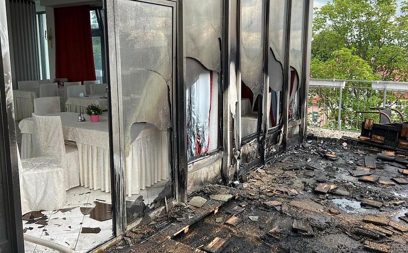 Brandort auf der Terrasse des Hotels (Foto: Feuerwehr Bad Langensalza)