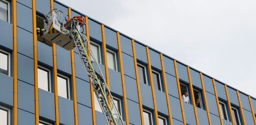 Auf dem Schachtbaugelände fand heute eine Großübung von Feuerwehr und Rettungskräften statt (Foto: agl)