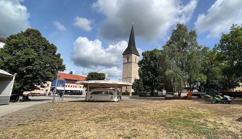 Auf dem Petersberg wird gerade die Bühne errichtet (Foto: Stadtverwaltung Nordhausen)