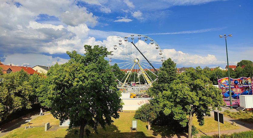 Das Riesenrad fürs Rolandsfest (Foto: Peter Blei)