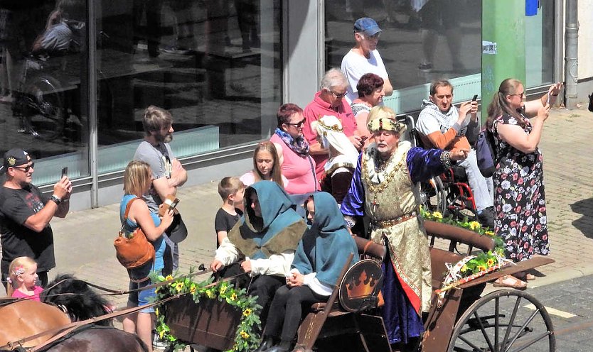 König Heinrich I. führte den bunten Zug durch die Stadt an (Foto: P.Blei)