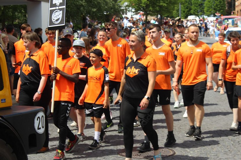 Die Boxer des SV Empor zeigten unterwegs sogar Schaukämpfe (Foto: oas)