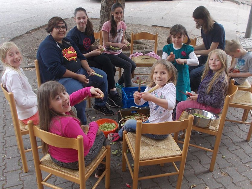 Am Freitag dreht sich beim Kinder-Kirchen-Laden alles um den Rhabarber (Foto: Frank Tuschy)