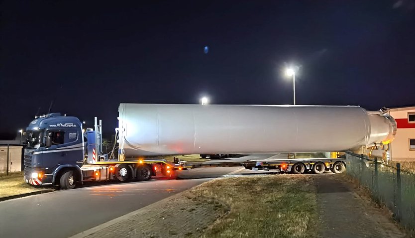 Spezialtransport letzte Nacht bei Ellrich (Foto: N.Ortmann)