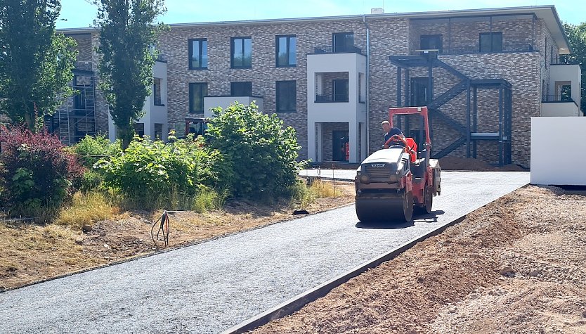 Derzeit wird die Zuwegung zum Pflegezentrum errichtet (Foto: Seniorenwerk Nordhausen)