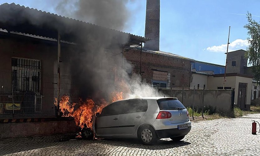 Fahrzeugbrand in Nordhausen (Foto: S.Dietzel)