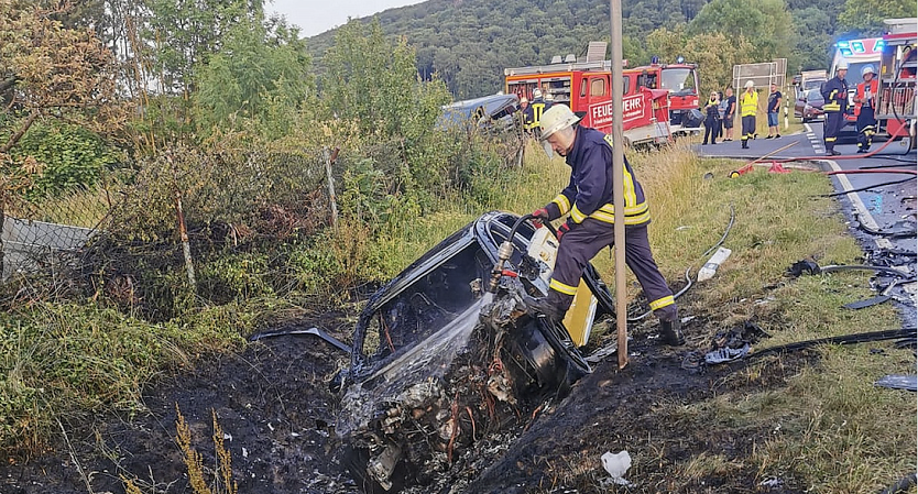 Ausgebranntes Fahrzeug bei Großlohra (Foto: S. Dietzel)