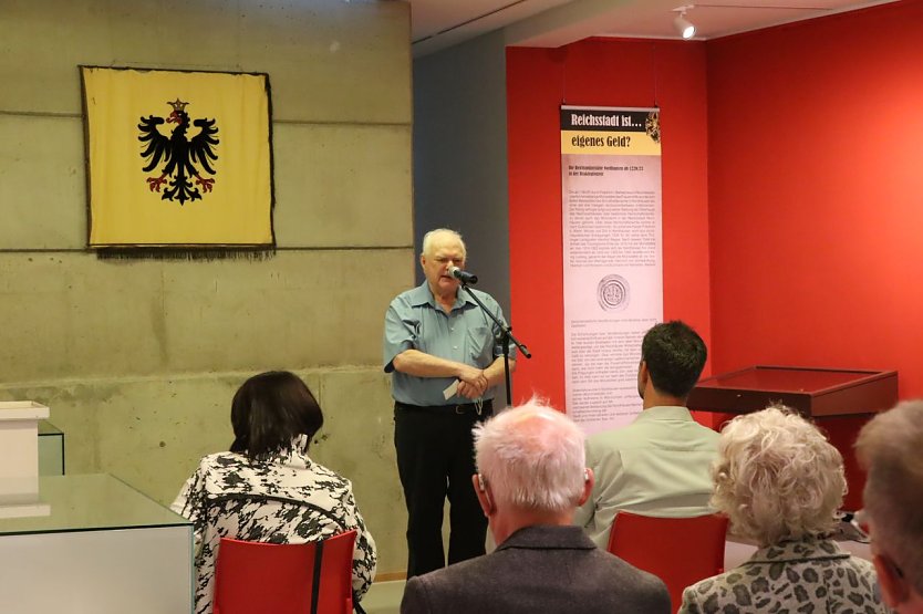 Numismatiker Paul Lauerwald informiert in der Flohburg über die alte Nordhäuser Münze (Foto: Stadtverwaltung Nordhausen)