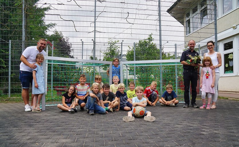 An der Heinz-Sielmann-Grundschule in Niedersachswerfen freut man sich über die neuen Fußballtore (Foto: Susanne Schedwill)