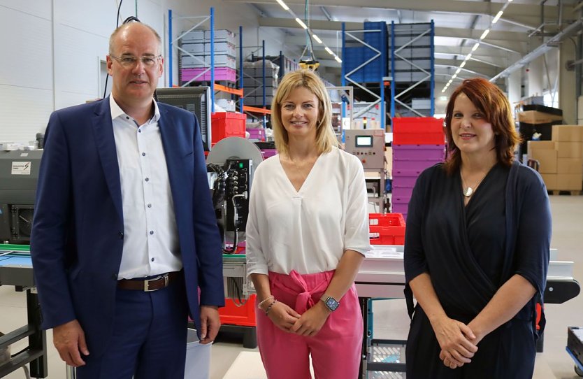 Die Staatssekretärin aus dem Wirtschaftsministerium Dr. Katja Böhler besuchte zusammen mit Landrat Jendricke und Bürgermeisterin Rieger die AHN Biotechnologie (Foto: Pressestelle Landratsamt Nordhausen)