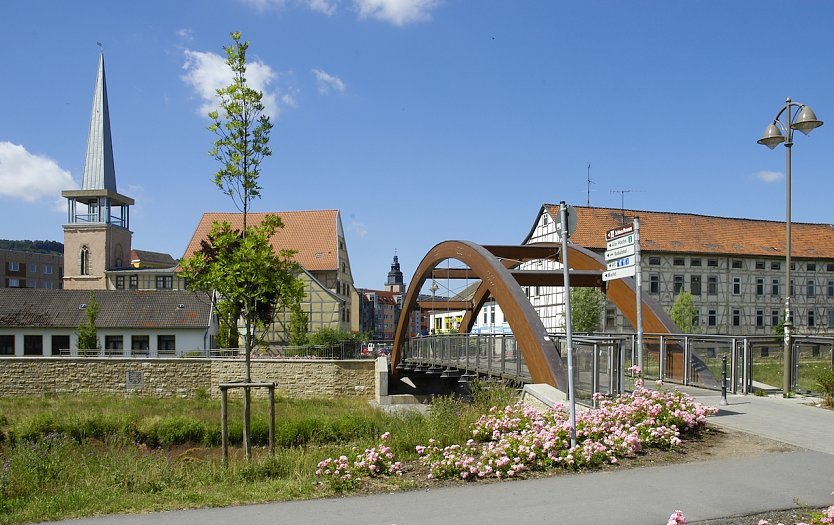 Blick über die Wipper zur Cruciskirche (Foto: Stadtinformation Sondershausen)