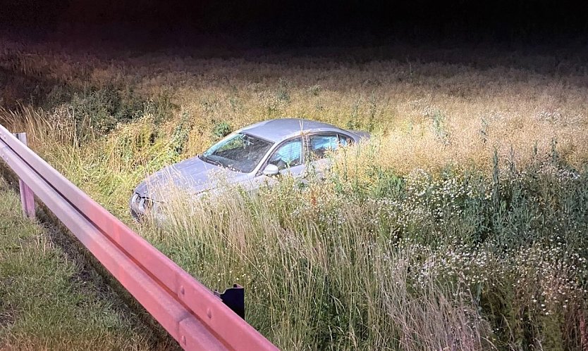 verunfallter BMW bei Hain (Foto: Landespolizeiinspektion Nordhausen)