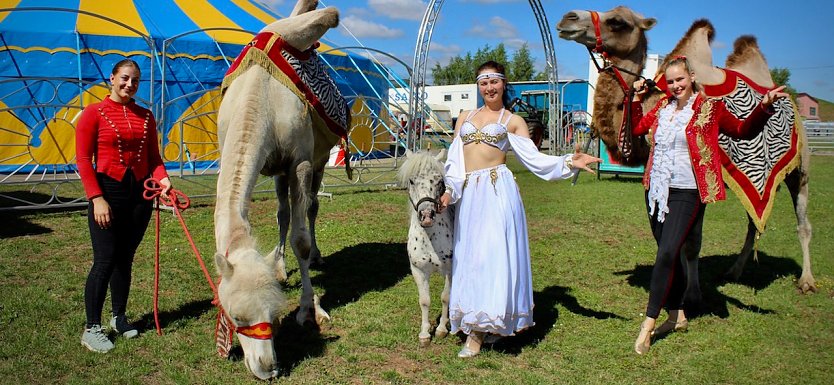 "Zirkusfamilie" Circus Salto freut sich auf seine Gäste in der Schachtstraße in Sondershausen (Foto: Eva Maria Wiegand)