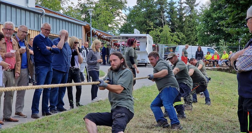 Muskel, Masse und Technik waren beim Tauziehen gefragt. (Foto: nnz)