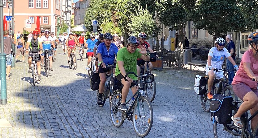 Start der "Tour de Osten" heute früh in Bad Langensalza (Foto: oas)