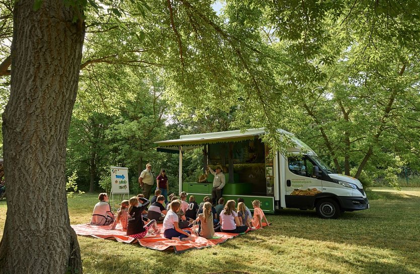 Seit Juni ist das "UrwaldMobil" unterwegs (Foto: Nationalpark-Verwaltung Hainich)